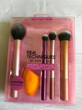 Real Techniques brush set (Makeup)